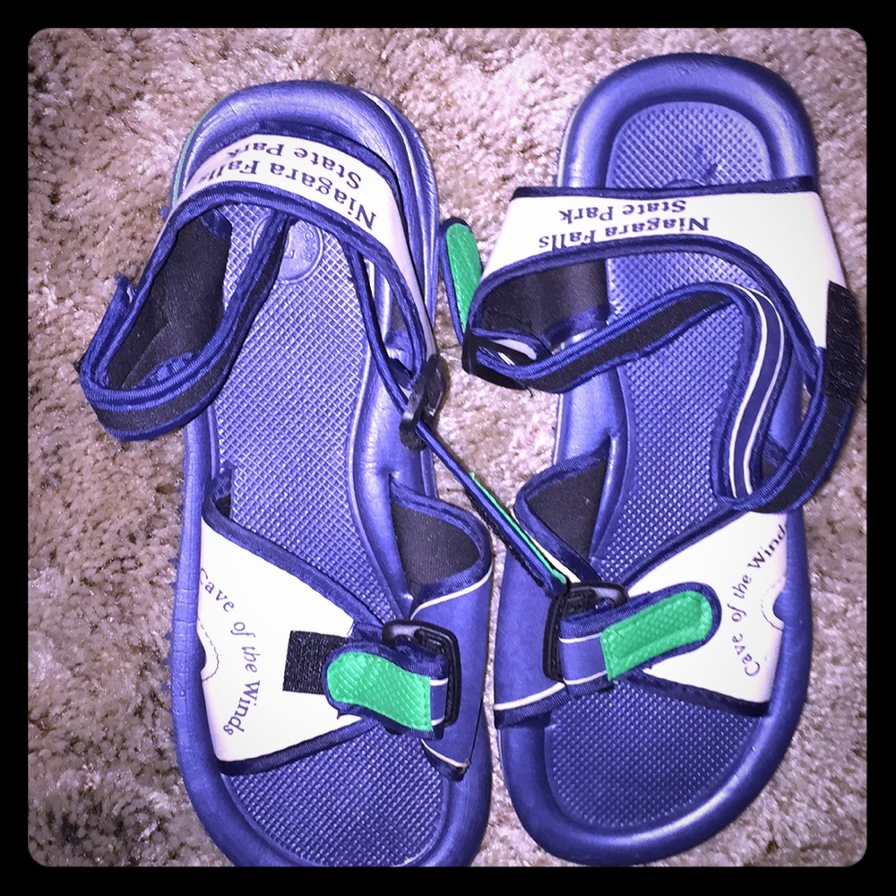 Niagara Falls shoes